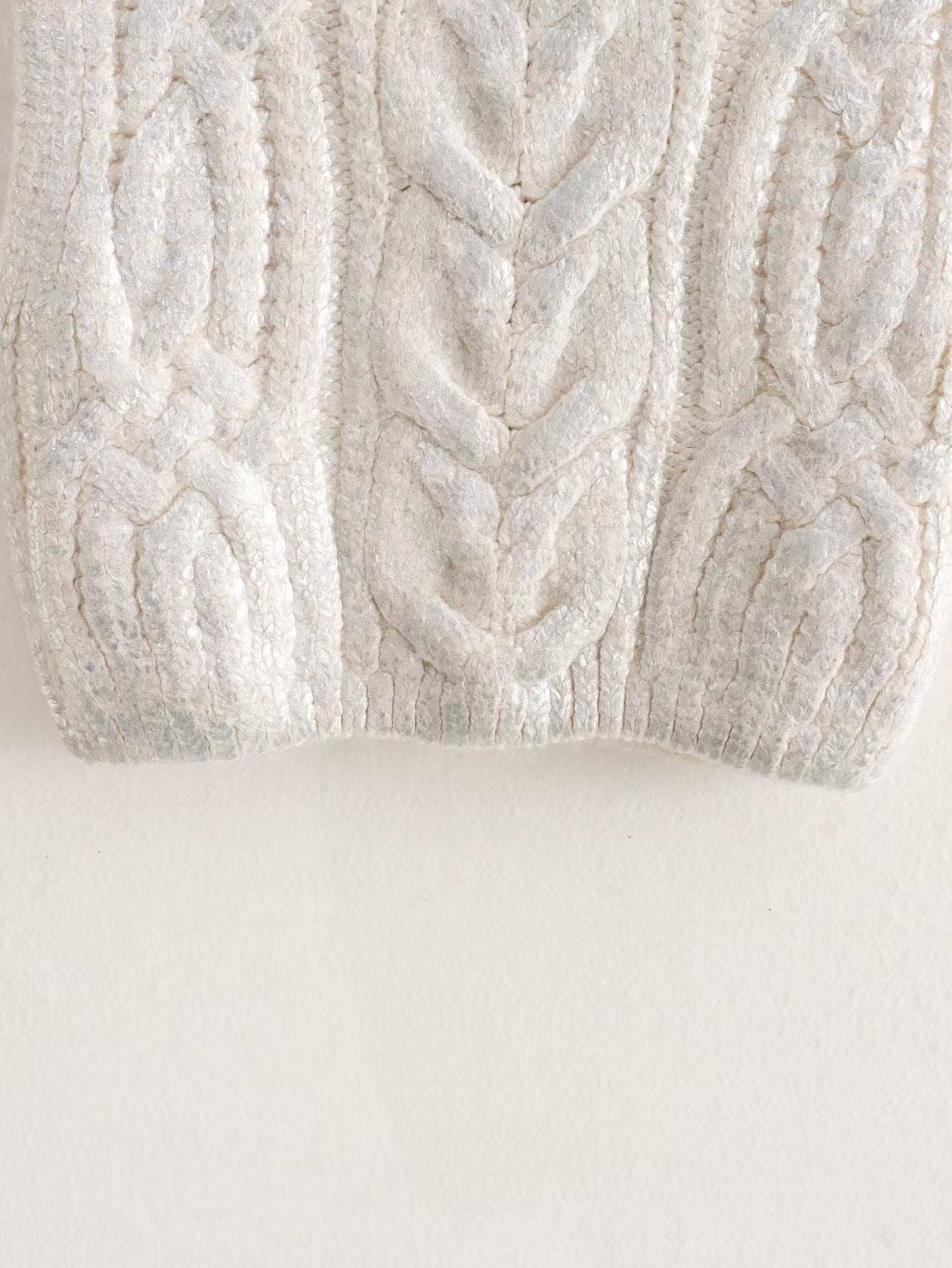 Sleeveless White knit vest