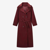 Burgunderfarbener Trenchcoat mit Knöpfen